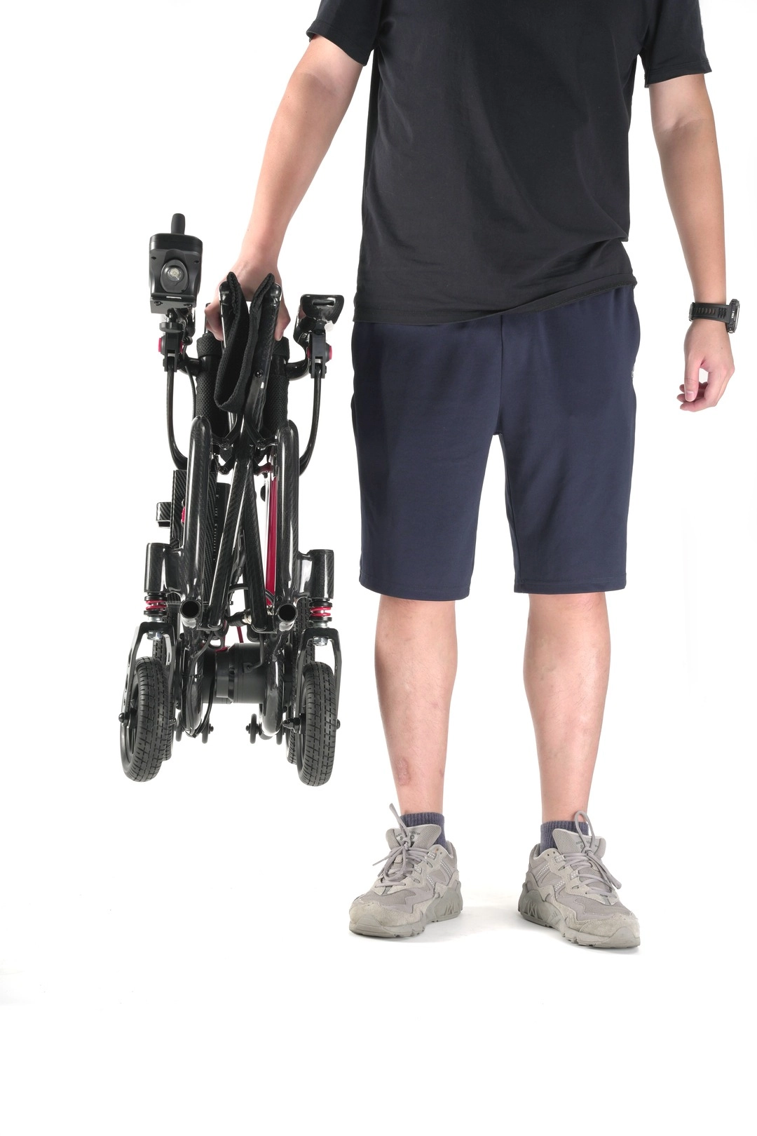RESPİROX BC-EM800 KARBON FİBER AKÜLÜ TEKERLEKLİ SANDALYE